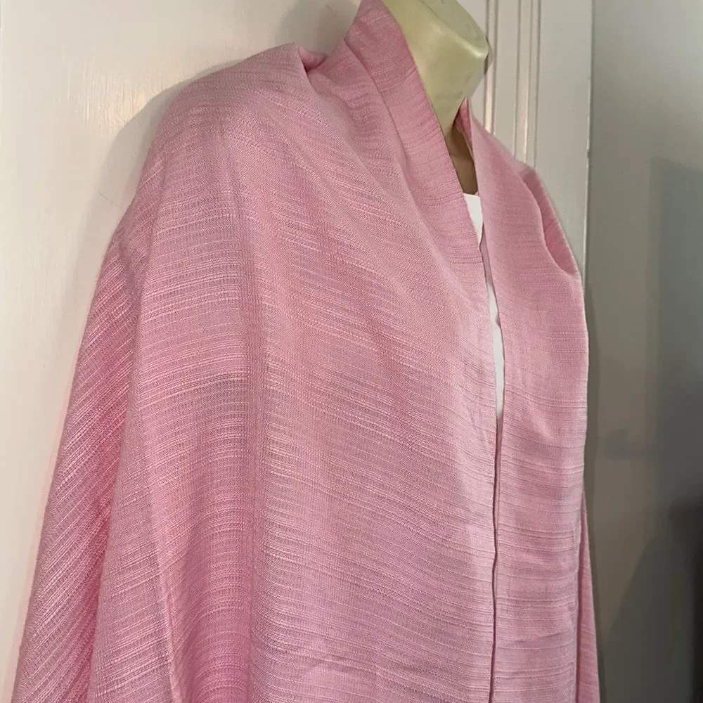 Pink wrap/shawl‎ with fringe hem